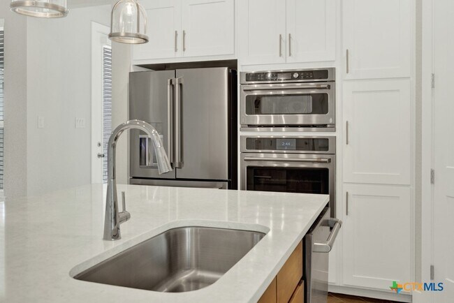 Photo - 1031 Lime Gruene