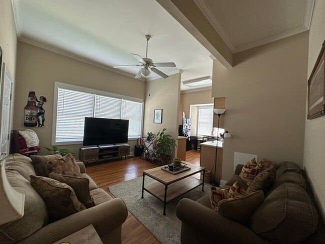 Photo - 425 Caplewood Dr Unit B
