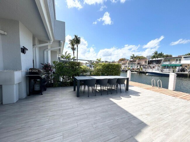 Photo - 3811 NE 166th St Unit 3