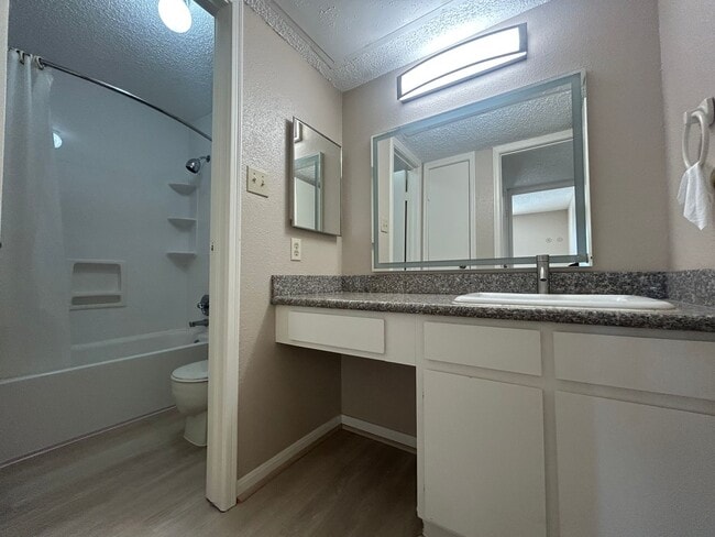 Photo - 12550 Whittington Dr Unidad 610