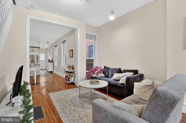 Photo - 2322 Poplar St