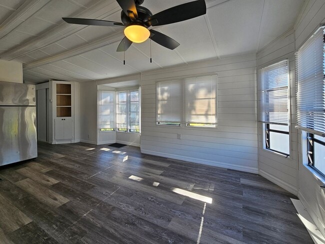 Photo - 1/1 Manufactured Lake Front home located in Camo-a-wyle community