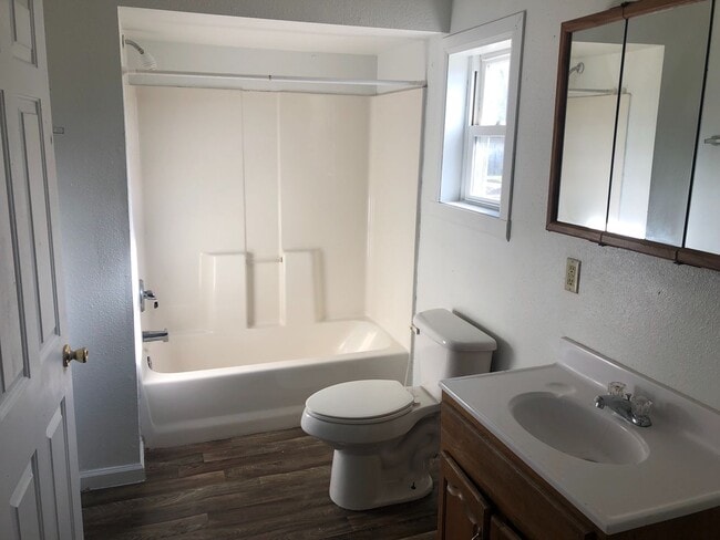 Photo - Fantastic 4 bedroom 2 full bath,