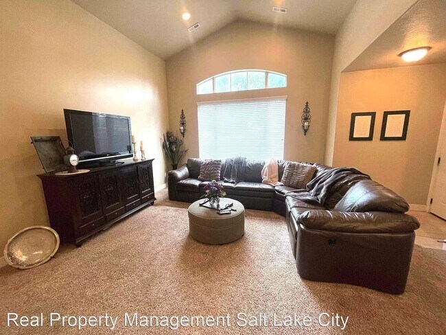 Photo - BEAUIFUL HOME!!!