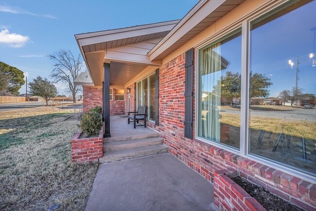 Photo - 715 Shell Ave