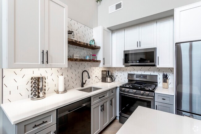 2 BR, 2 BA - 1,247 SF - Harding's Court