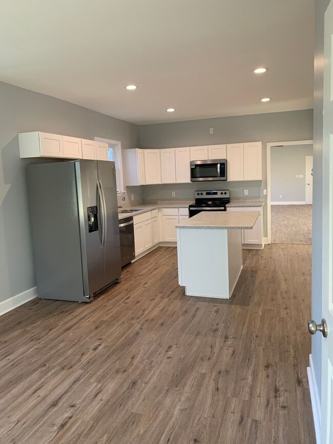 Photo - 3 Bedroom 2.5 Bath with nice open yard!