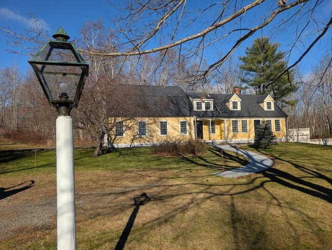 Building Photo - Beautiful 2 Bedroom House