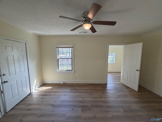 Photo - 1821 7th St SE