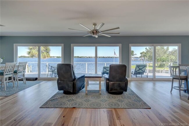 Photo - 26 SW Riverway Blvd