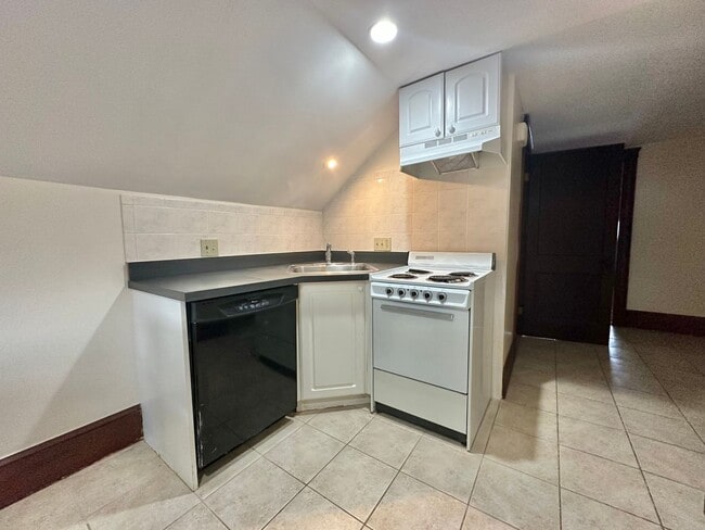 Building Photo - 233-235 Independence Ave Unit 235-B