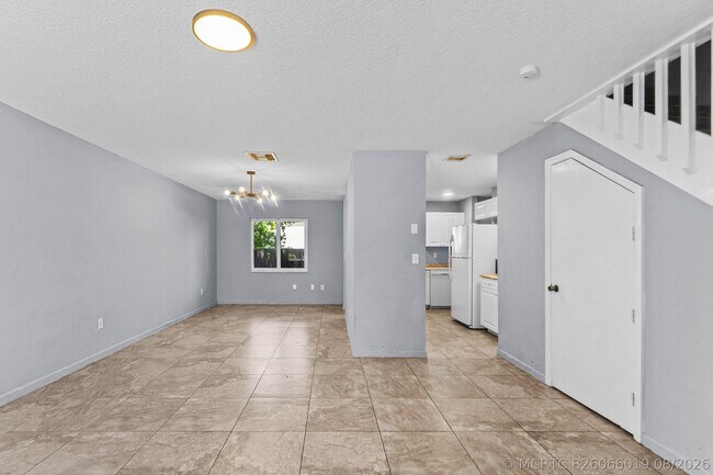 13793 Yarmouth Dr