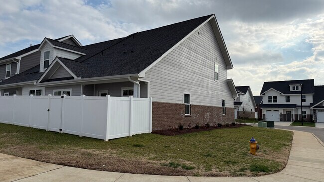 Photo - 532 Rohan Dr