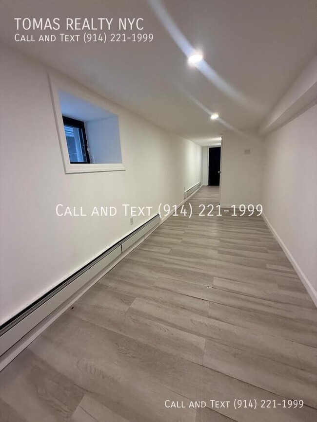 Photo - 1870 Hunt Ave