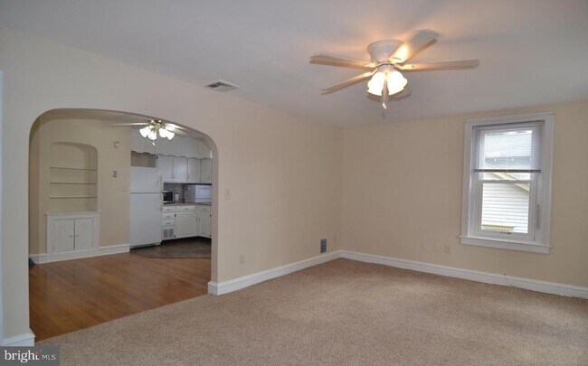 17 W Summit Ave