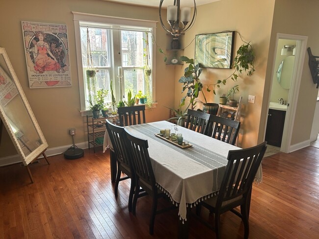 Photo - 3345 Salena St