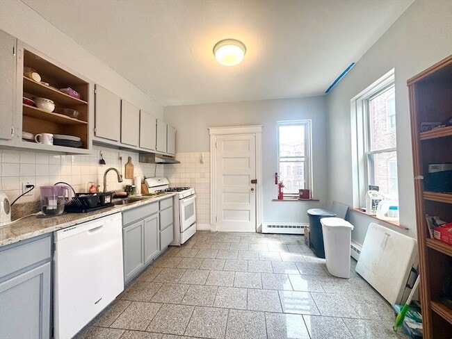 Photo - 260 Aspinwall Ave Unit 2