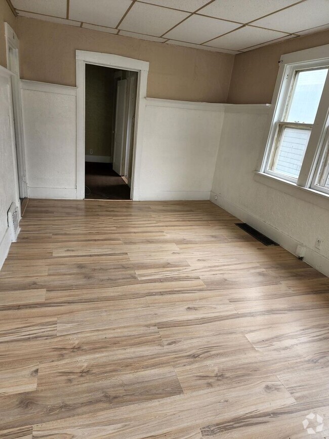 Building Photo - Newly remodeled 2 bedroom, 1.5 bathroom House