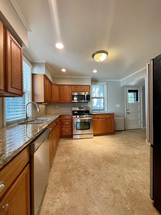 Photo - Beautiful 4 Bedroom 2 Bathroom Home in South Minneapolis!