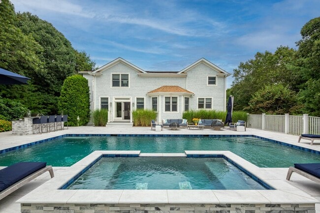 Building Photo - 48 Woodthrush Ln