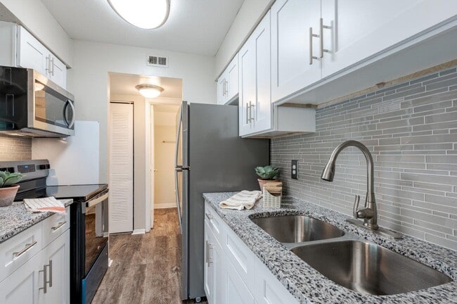 Photo - Lakeshore Reserve Off 86th Apartments and ...