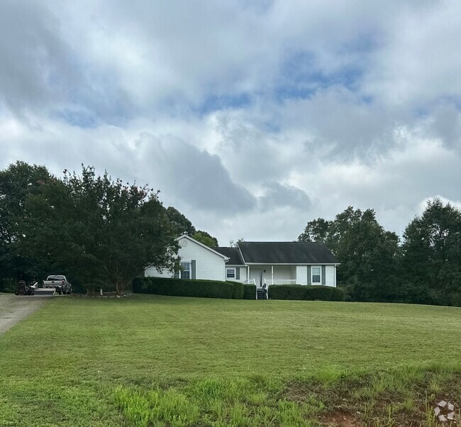 Building Photo - COMING SOON! **Charming 3 Bedroom, 2 Bath ... Rental