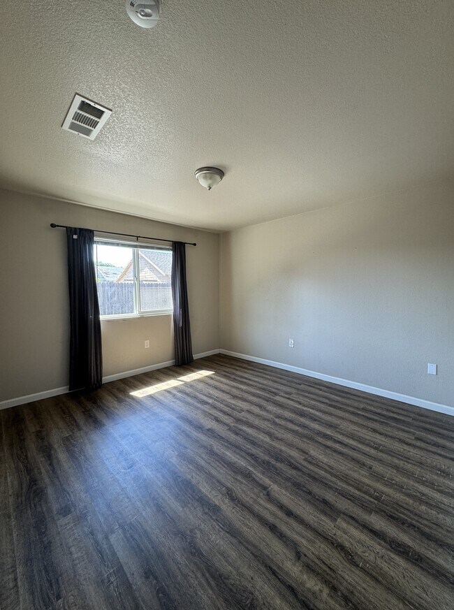 Photo - 582 Angelus St Unit C
