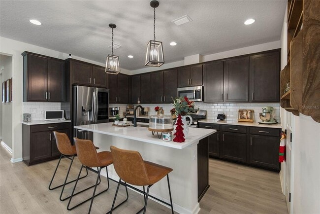 Photo - 143 Alderwood Pl