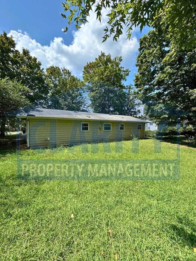 Photo - 260 Royal Dr NW