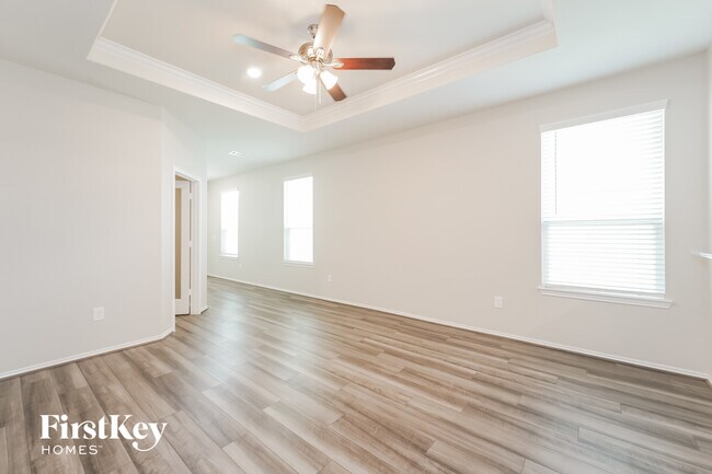 Photo - 5831 Longhorn Run Ln