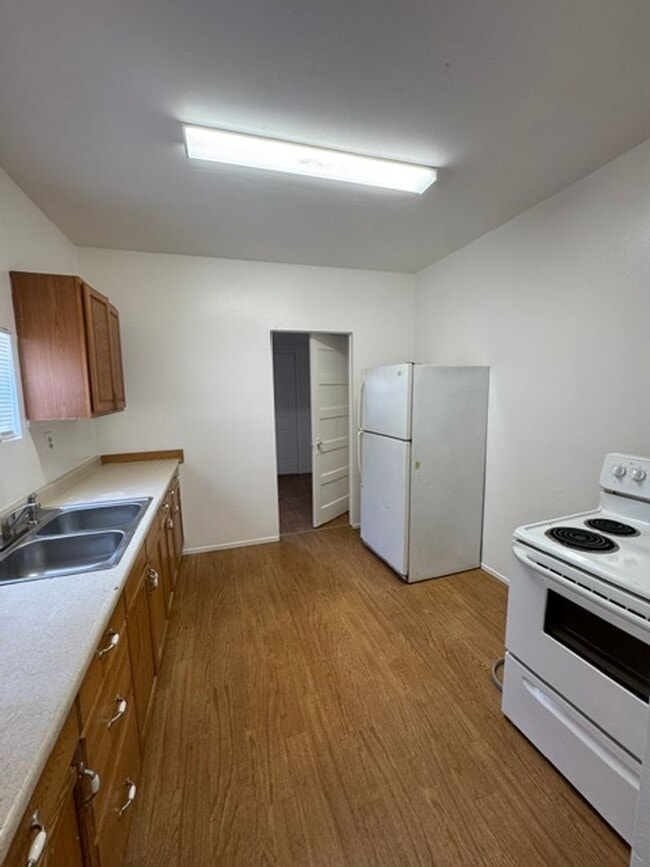 Building Photo - House Available!