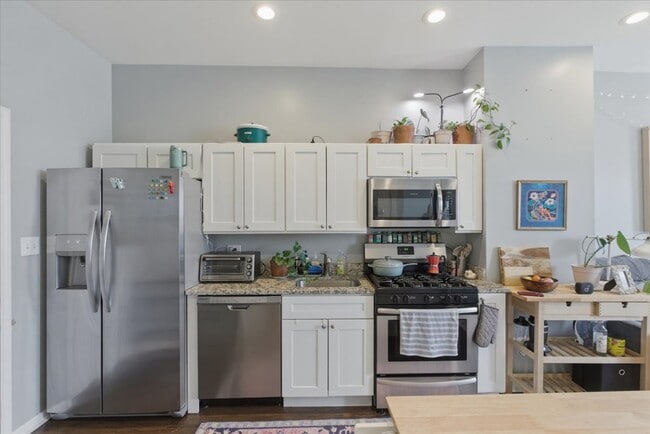 Photo - 1656 W Cortland St Unidad 6