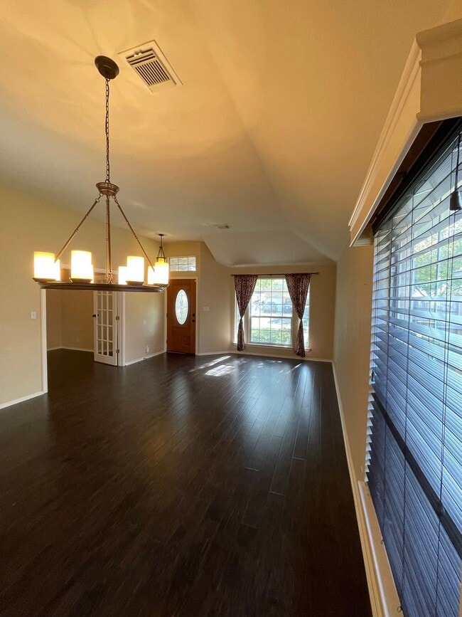 Photo - Beautiful single-story home in desirable Vista Oaks Subdivision