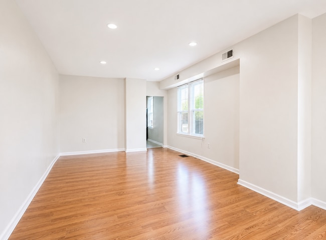 Photo - 1037 Spruce St