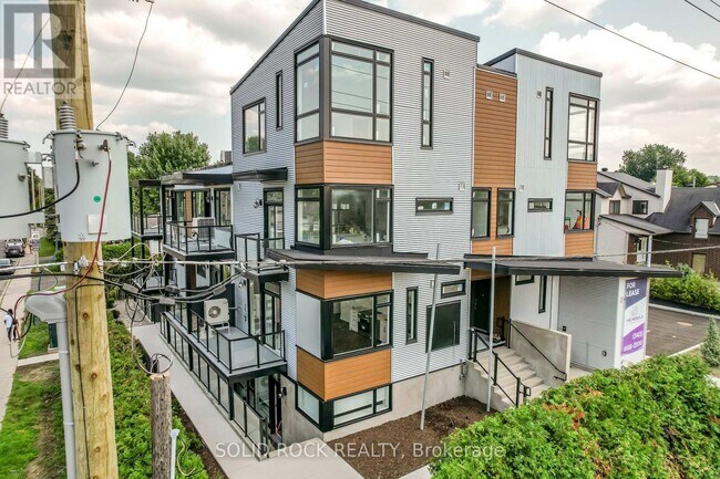 Photo - 845 Champlain St