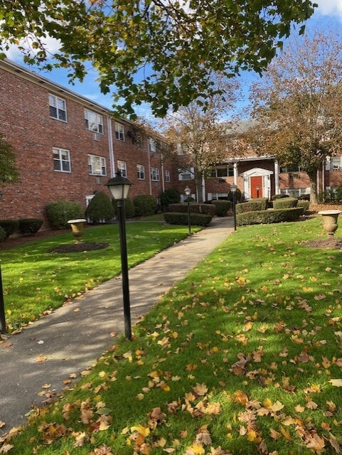 Building Photo - 154 Lexington St Unit 2