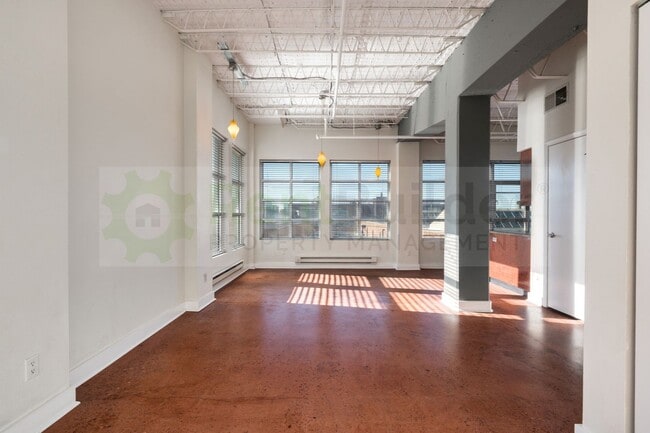 Building Photo - CALL US TODAY AT (505) 808-6467 TO SCHEDUL... Unit 3B