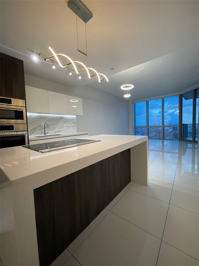 Photo - 851 NE 1st Ave Unidad 1806