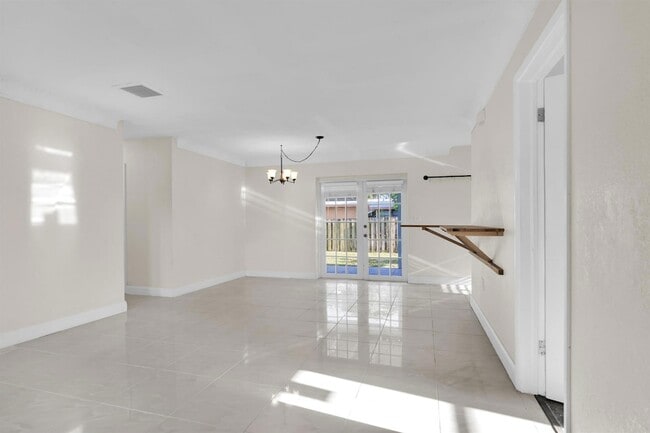 Building Photo - 1821 Montague St Rental