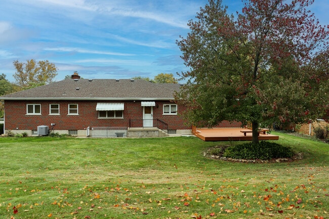 Photo - 937 Collins Rd
