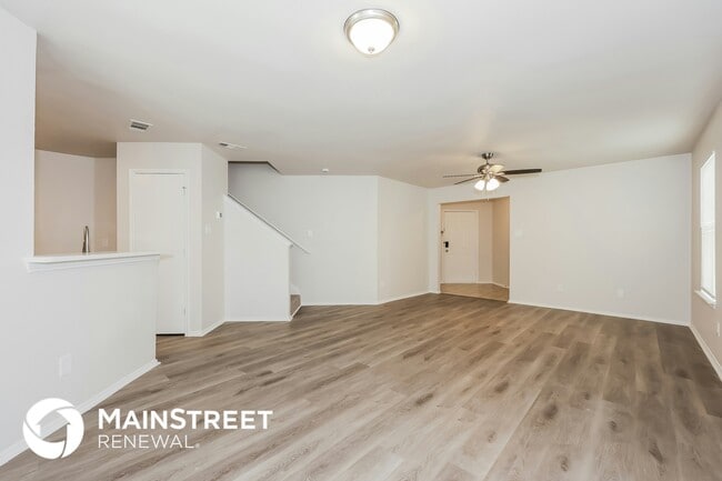 Photo - 912 Laredo Plaza