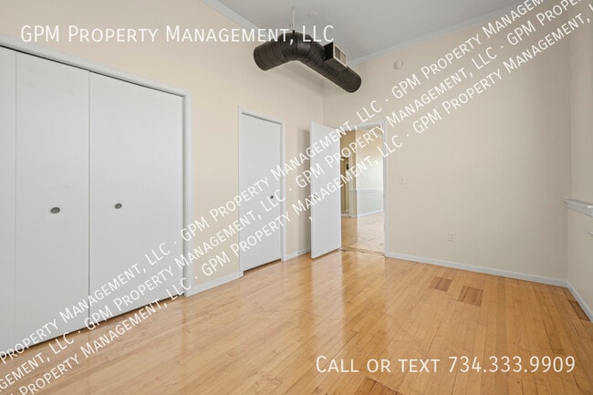 Photo - 412 Grand River Ave