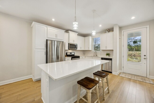 Photo - 141 Redbud Ln