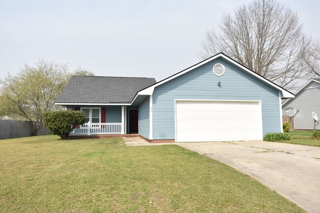 Updated 3 Bedroom and 2 Bath Home (Pets Co... - Updated 3 Bedroom and 2 Bath Home (Pets Co...