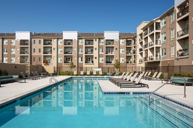 Broadmoor at Rivers Edge - Broadmoor at Rivers Edge Apartments