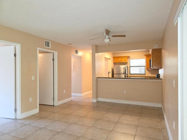 1542 Lake Crystal Dr Unidad H
