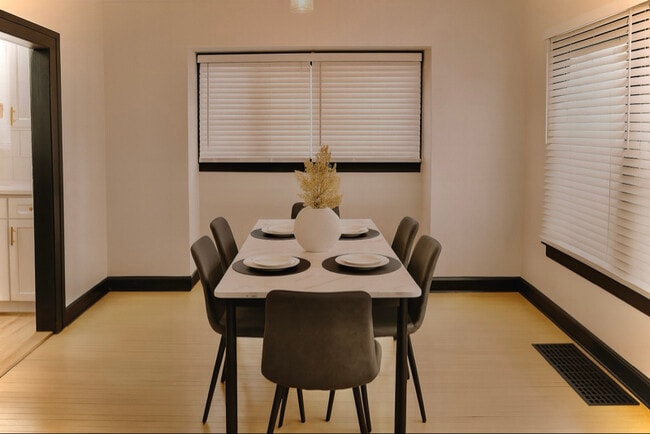 Photo - 1912 Fernwood Ave