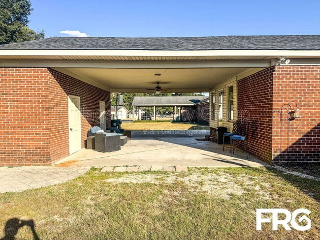 Photo - 207 Woodbine St