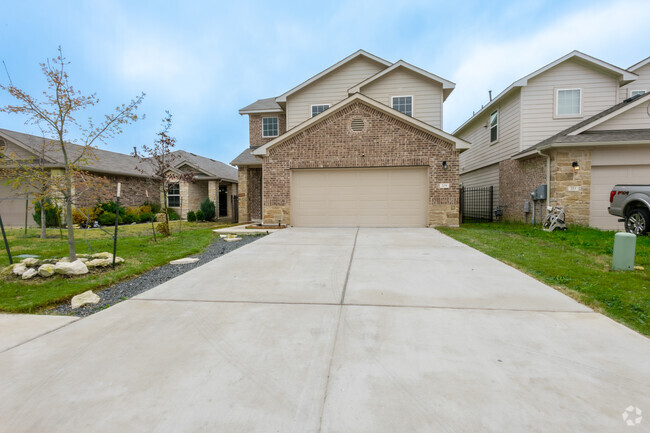 Building Photo - 209 Yoakum St Rental