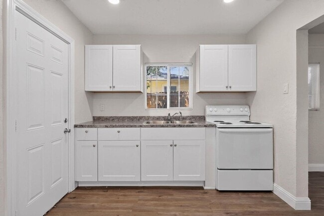 Photo - Favretto Ave Unit 2928 Favretto Ave